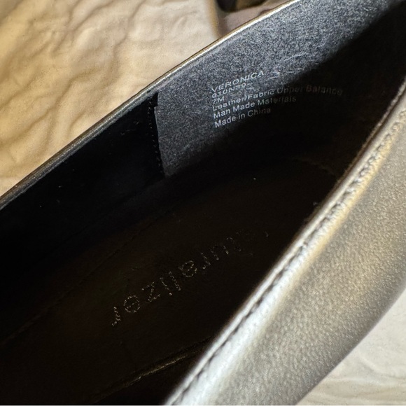 Naturalizer Pewter leather pump. Size 7 - Picture 3 of 8